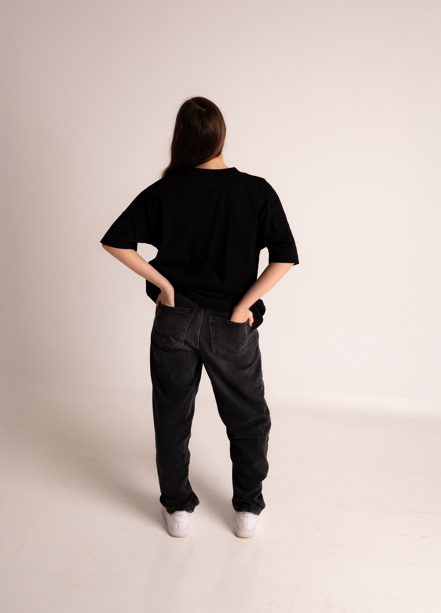 "YOGA" TEE IN BLACK